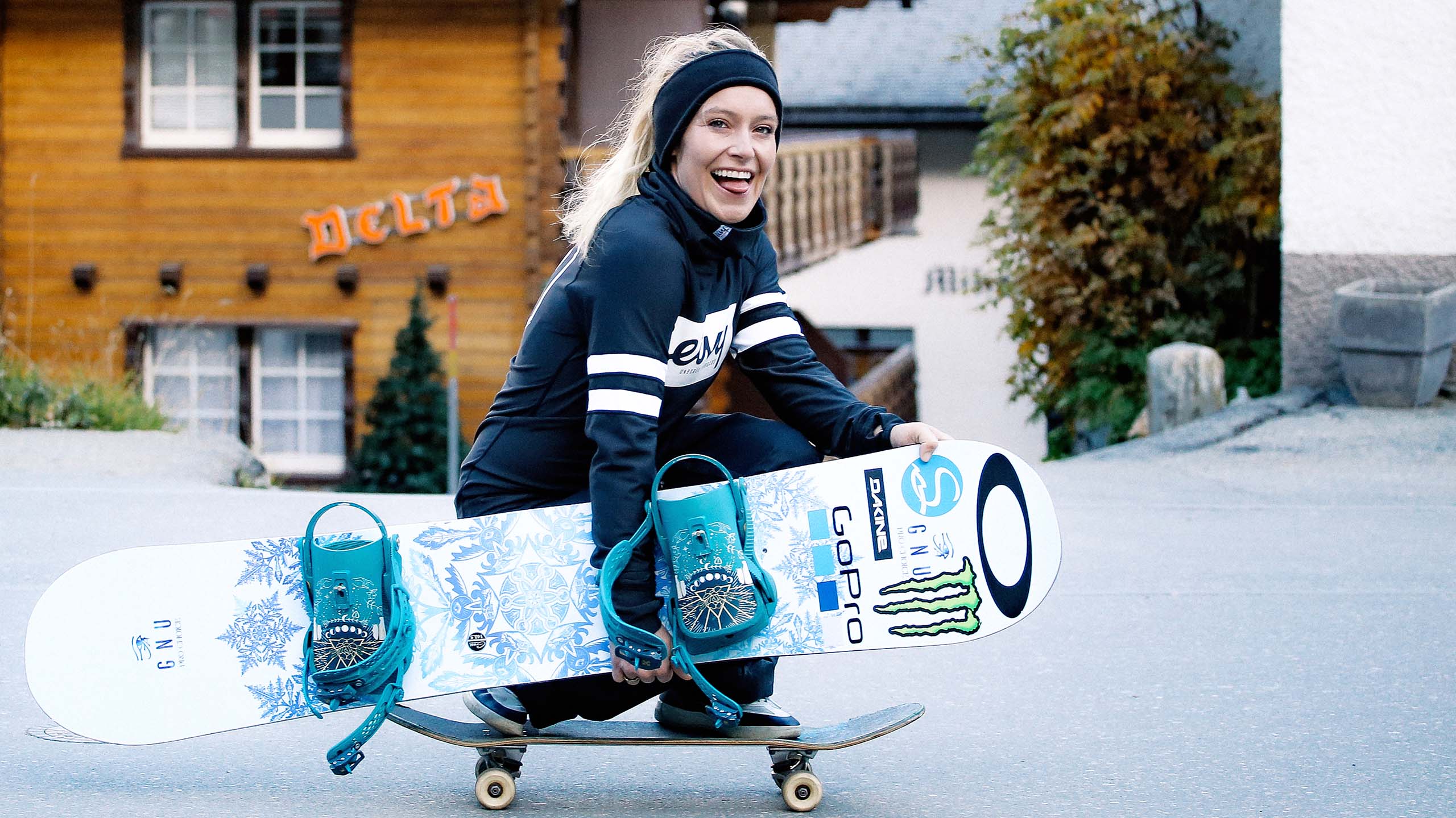 slider-image-https://www.eivy.co/image/4854/JamieAnderson_SaasFee2021_2_DashaNosova_1934.jpg